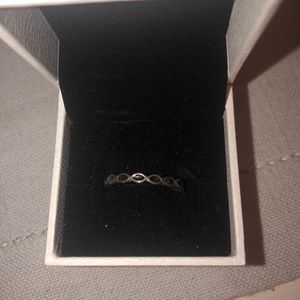 Black detail Pandora ring